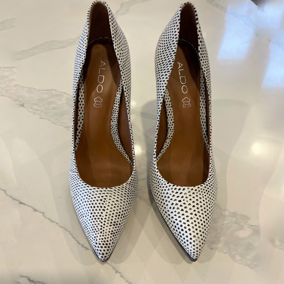 Aldo pointy toe small polka dot white stiletto heal pumps US 9 - Picture 3 of 3